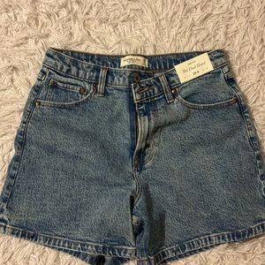 NWT Abercrombie & Fitch dad shorts in size 29/8